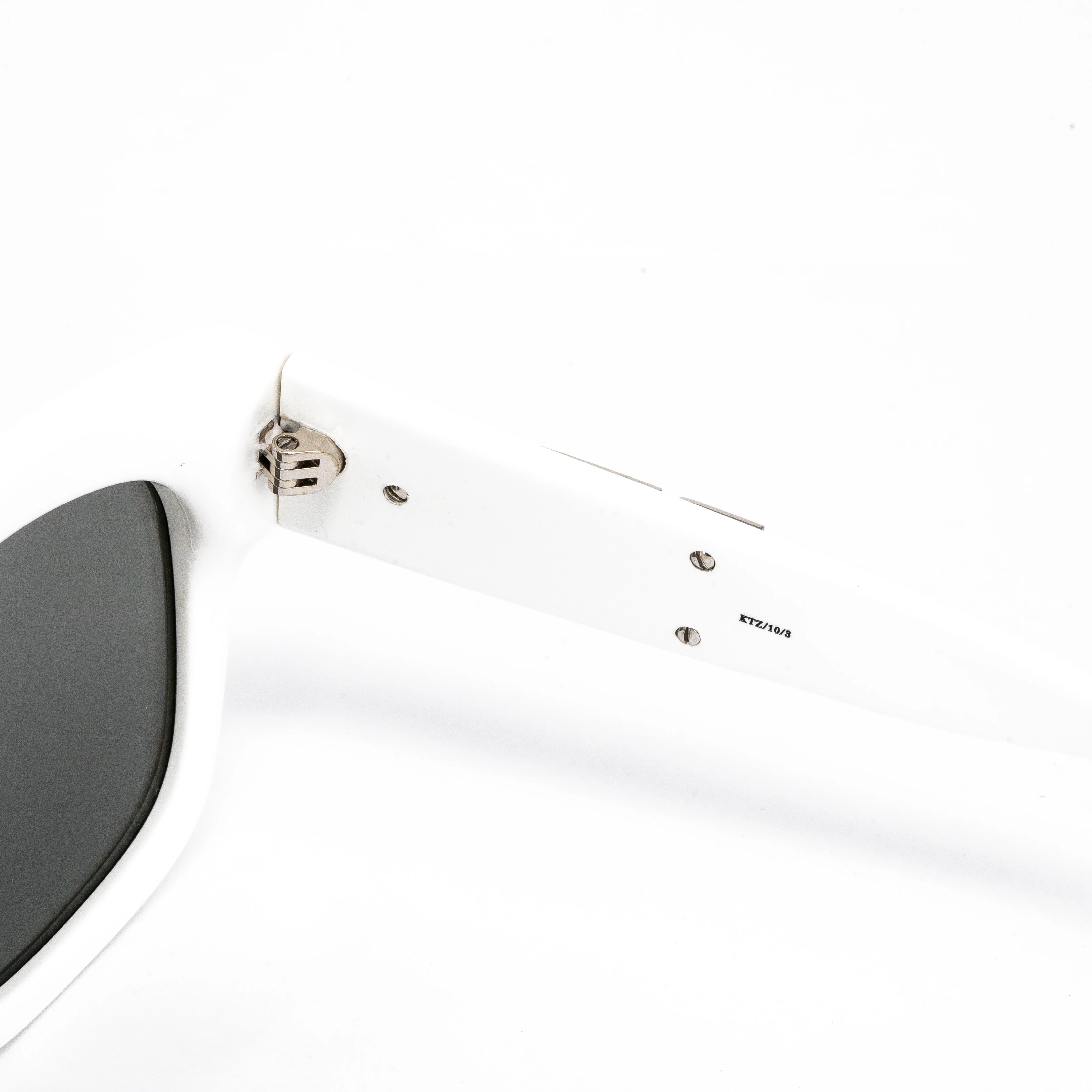Kokon To Zai Unisex D-Frame Silver Sunglasses - Image 2