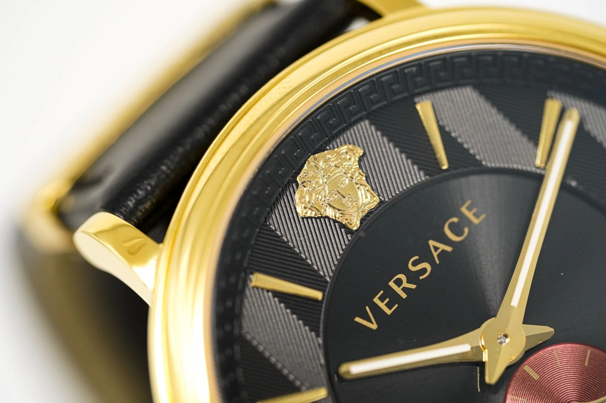 Versace Men's Watch V-Circle Gold Black - Image 3
