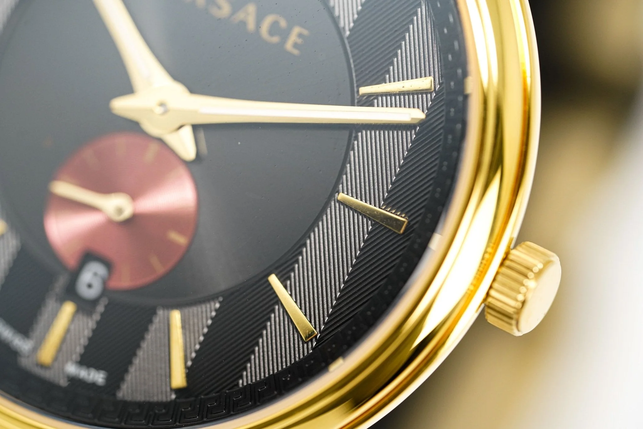 Versace Men's Watch V-Circle Gold Black - Image 9